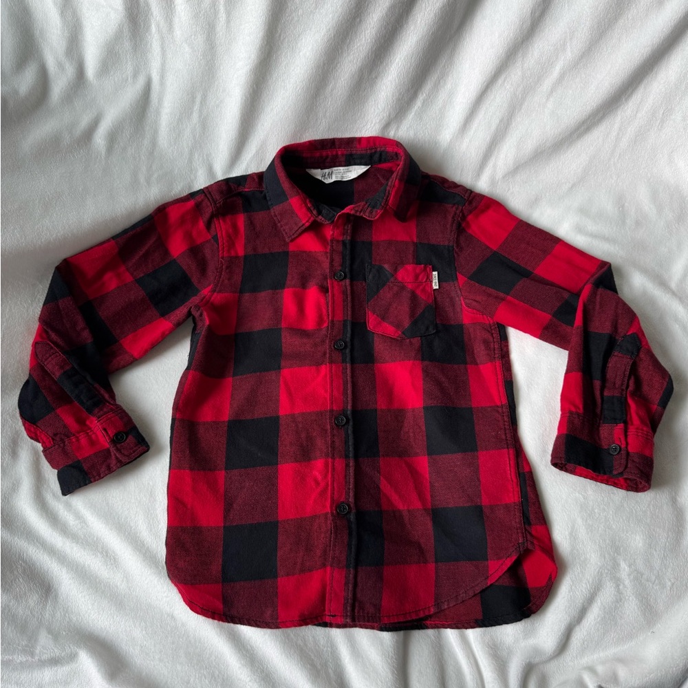 H&M Kids Red and Black Checkered Button Down Flannel Shirt. Boys size US 5/6